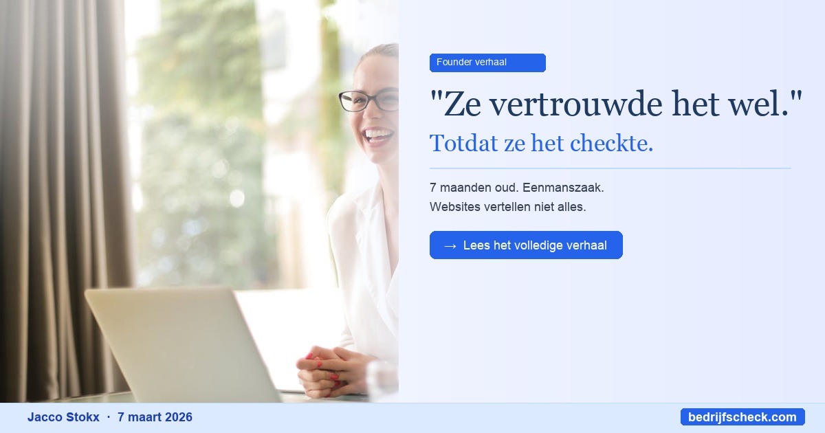 Twee mensen kijken samen naar een laptop — bedrijf checken voor samenwerking